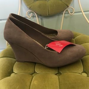 Dexflex nude wedges